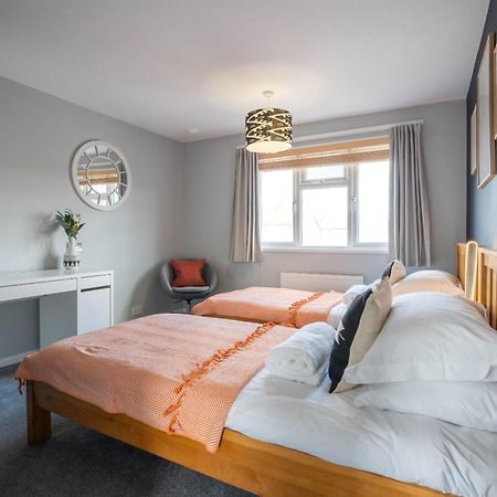 Gatwick Place - 4 Bed 2 Bath Self Contained House With Private Garden Horley Exteriér fotografie