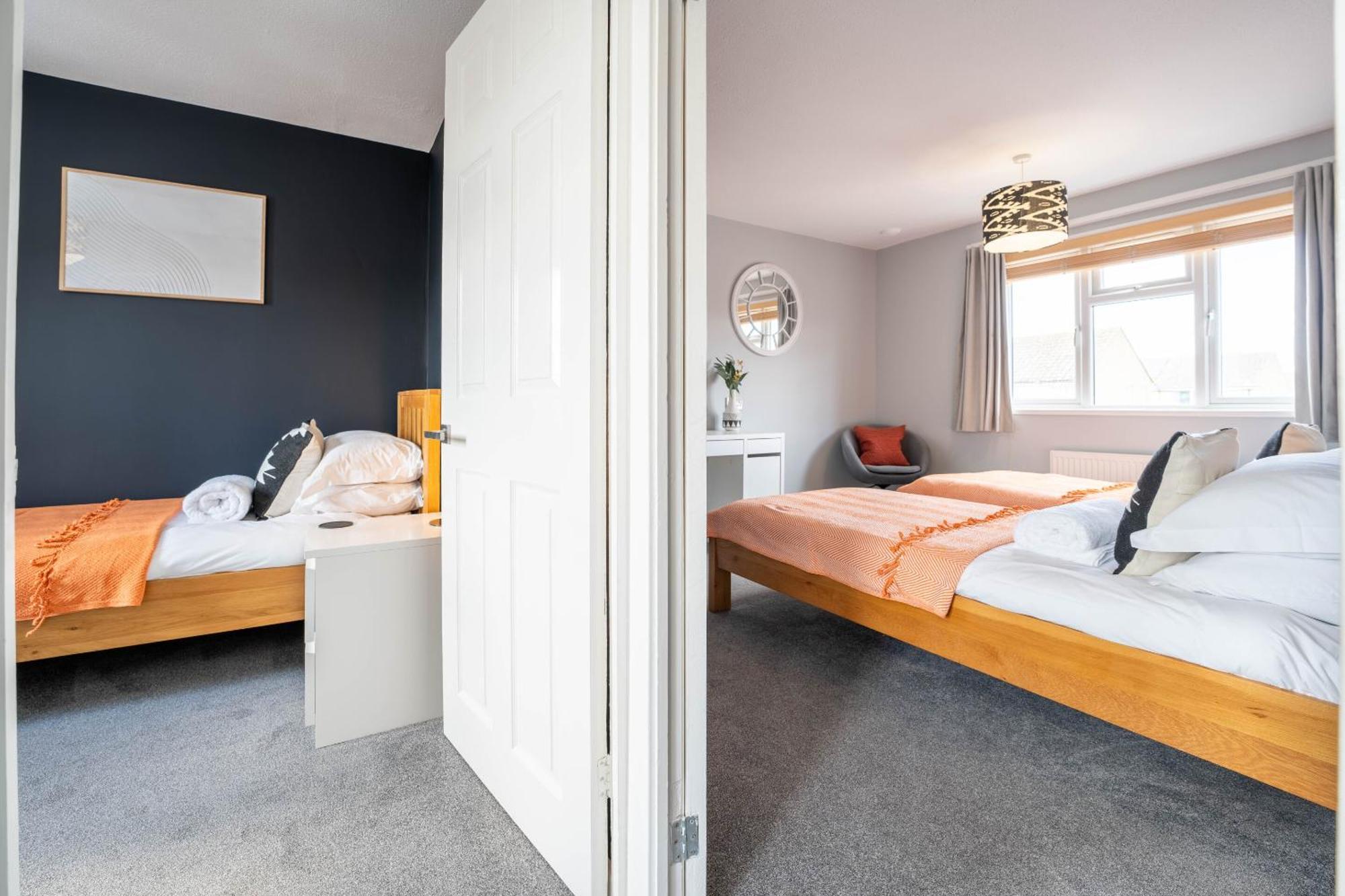 Gatwick Place - 4 Bed 2 Bath Self Contained House With Private Garden Horley Exteriér fotografie