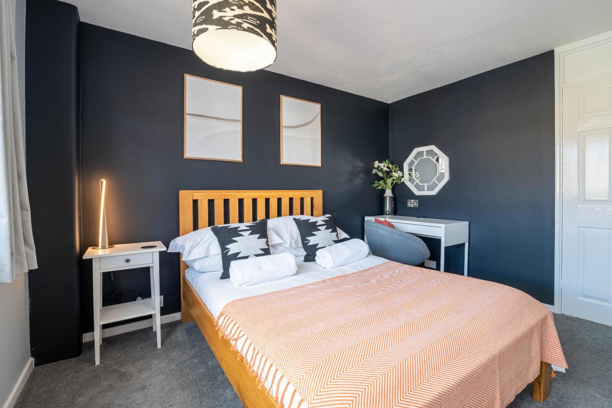 Gatwick Place - 4 Bed 2 Bath Self Contained House With Private Garden Horley Exteriér fotografie
