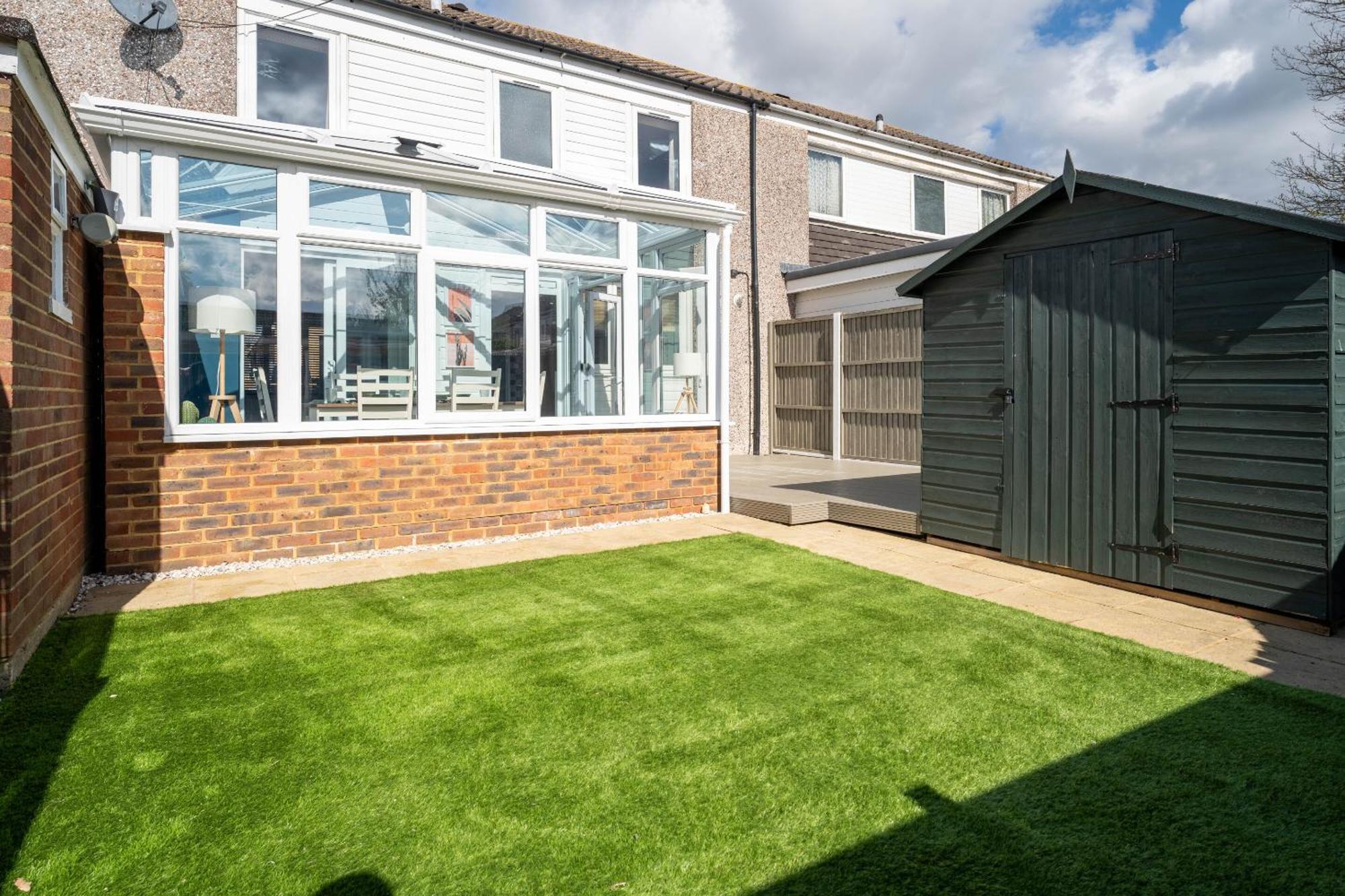 Gatwick Place - 4 Bed 2 Bath Self Contained House With Private Garden Horley Exteriér fotografie