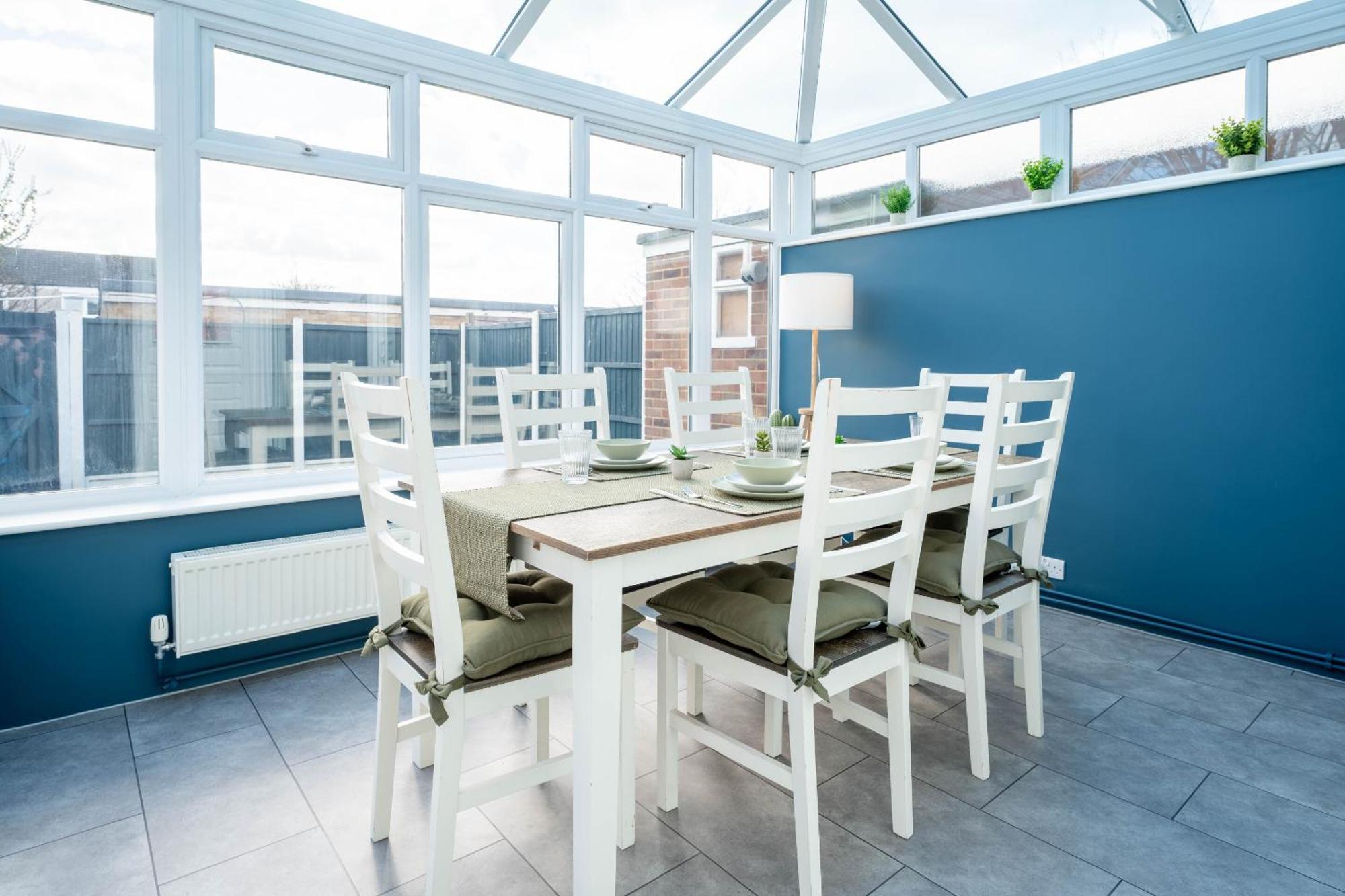 Gatwick Place - 4 Bed 2 Bath Self Contained House With Private Garden Horley Exteriér fotografie