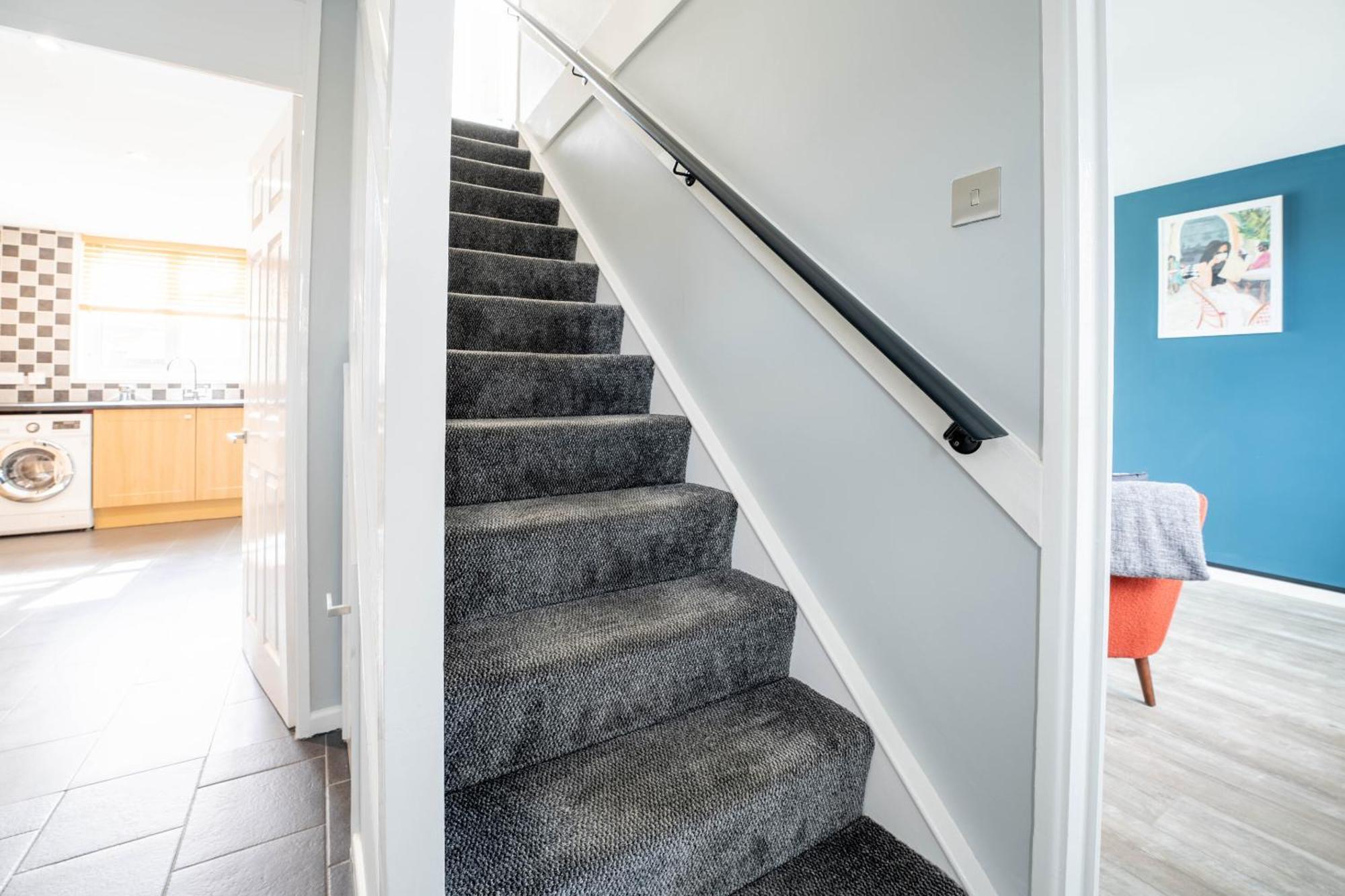 Gatwick Place - 4 Bed 2 Bath Self Contained House With Private Garden Horley Exteriér fotografie