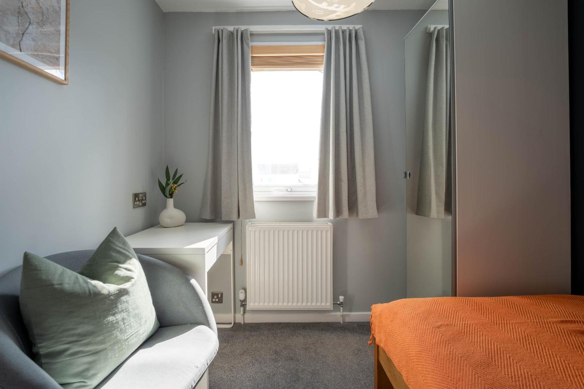 Gatwick Place - 4 Bed 2 Bath Self Contained House With Private Garden Horley Exteriér fotografie